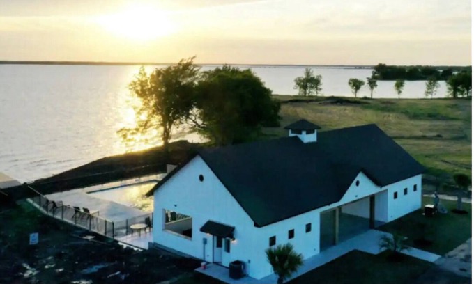 Kerens RV Rental | Bring your RV and camp by the majestic and peaceful Richland Creek Reservoir.