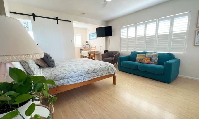 Bronte Apartment | Bronte studio w/water views Sydney's Best Suburb