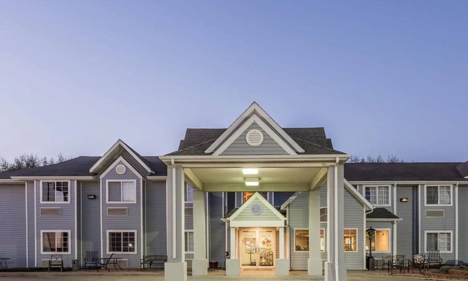 Brush Hotel | Brush inn and Suites