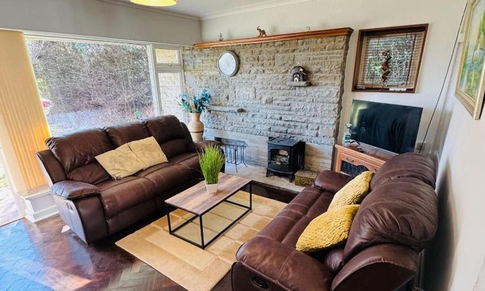 Llanvair Discoed House | Bryn Gwyn Lodge