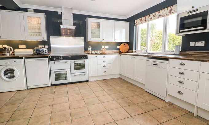Benllech Cottage | Bryn y Don