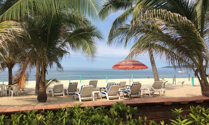 Bucerias House | BUCERIAS~Large Casa~5 STEPS to PRIVATE BEACH~GREAT LOCATION~LushTropical Garden