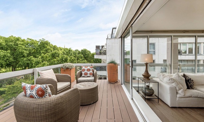 Queen's Gate Apartment | Buckingham & Lloyds