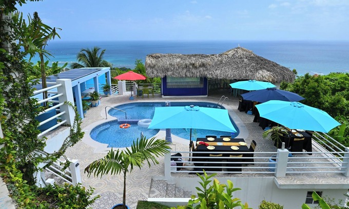 Whitehouse Villa | Buki Ocean View- δύο, 5 B/R, Sleeps 12, with Chef