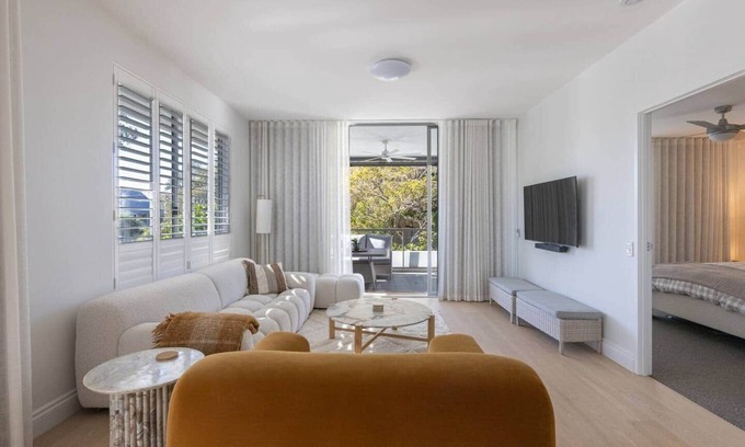Bulimba Apartment | Bulimba Bliss | Elegant, Airy & Scenic Getaway