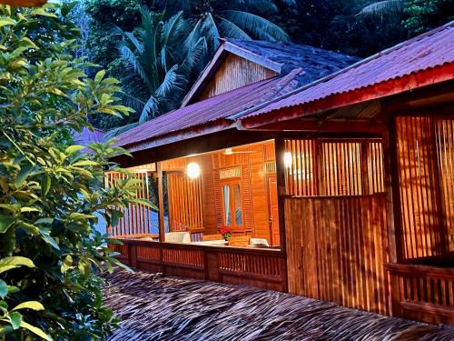 Bunaken House | Bunaken Guesthouse The Queen's