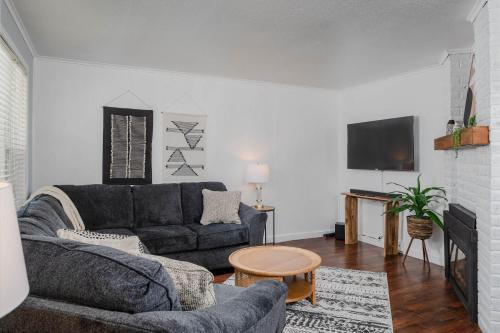 Oshkosh House | Bungalow on Baldwin - 3 bed 2 bath