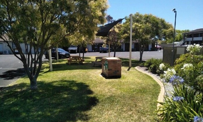 West Busselton Hotel | Busselton Motel