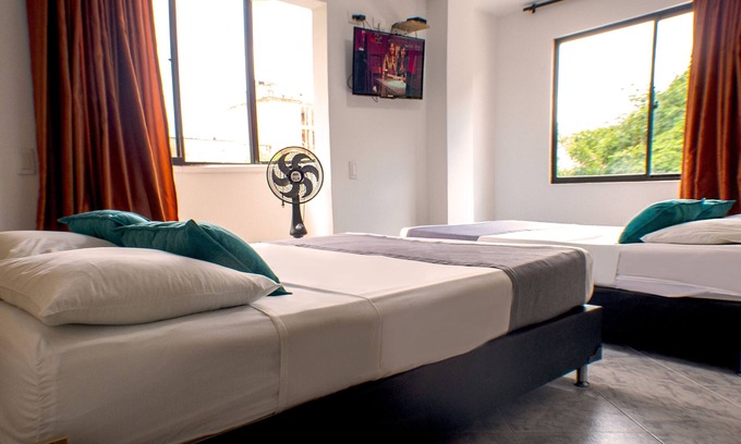 Suramericana House | Cómoda Habitación Para Cuatro Personas en el Sector Estadio