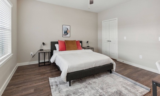 Willowbrook Apartment | C Creek 4306 I New Construction Bd Apt I Gated