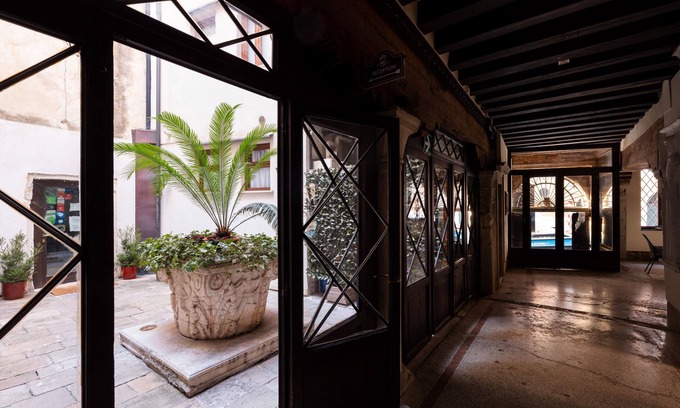 Castello House | Ca' Foscolo Residence