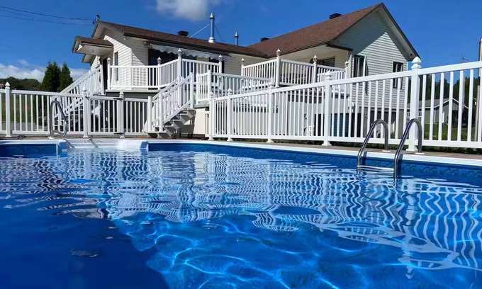 St-Francois-de-l'Ile-d'Orleans House | Head to Île d'Orléans