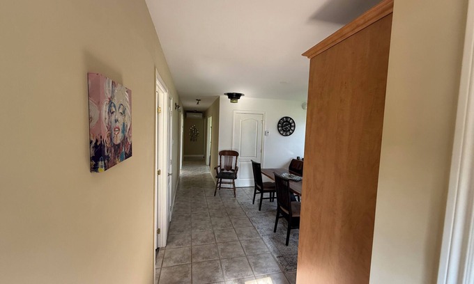 Saint-Laurent-de-l'ile d'Orleans Villa | House Ile D'Orleans Chez Joe