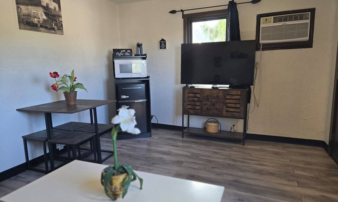 Manitou Springs Cabin | Cabin 13 | 1BR Adobe Cabin Near Hiking Trails