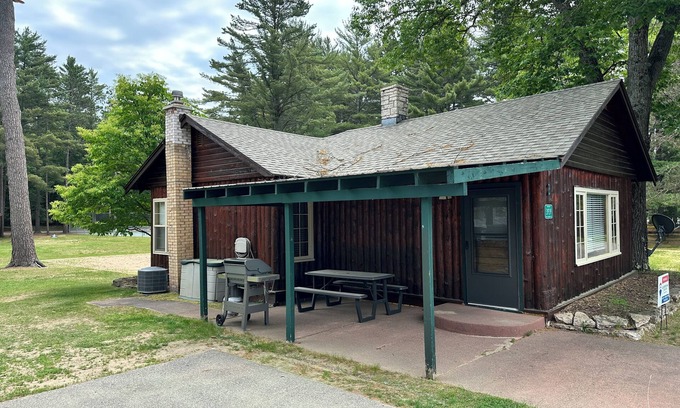 Eagle River Cabin | Cabin 2 by Eagle Waters Resort