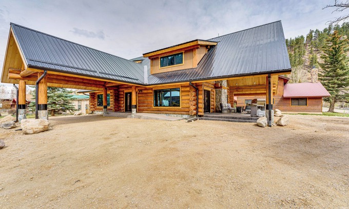 Red River Cabin | Cabin 3/4 Mi to Red River Ski & Summer Area