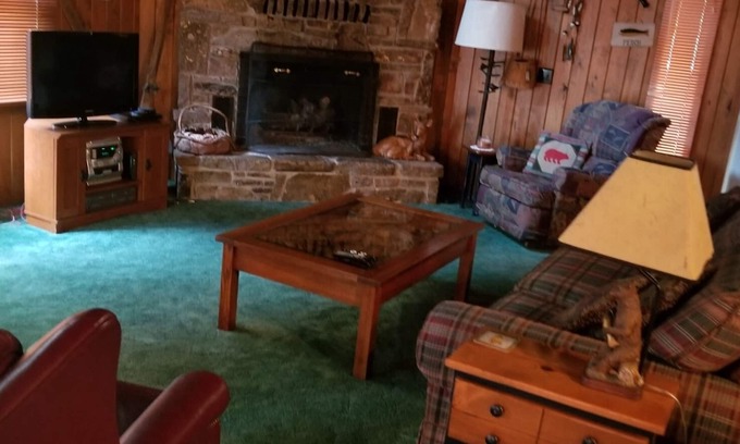 Eureka Springs Cabin | Cabin, 3 beds/baths, sleeps 8, large yard for pets, hot tub, stocked kitchen