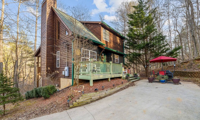 Ellijay Cabin | Cabin in Ellijay with hot tub, fireplaces, pools, tennis, gym, rec center, AC