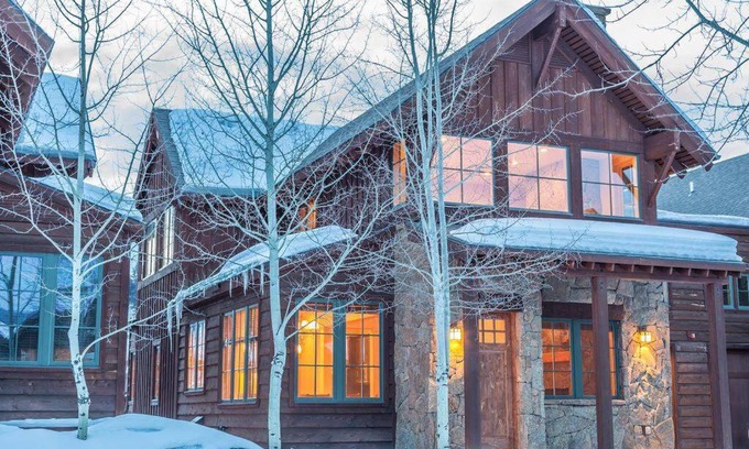 Big Sky Apartment | Cabin in the Heart of Town - Big Sky