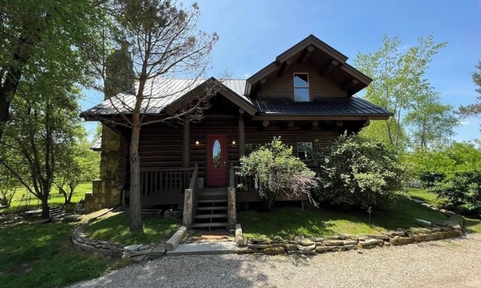 Madison Cabin | Cabin in the Vineyard. Very private!