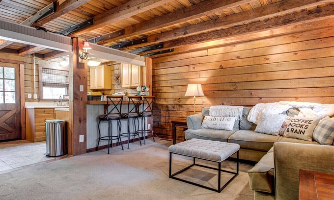 Franklin Apartment | Cabin Near Franklin w/Fire Pit & Picnic Area