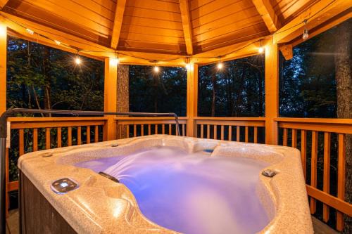Gatlinburg - Pigeon Forge Ski Chalet | Cabin on the Mountain by Eden Crest