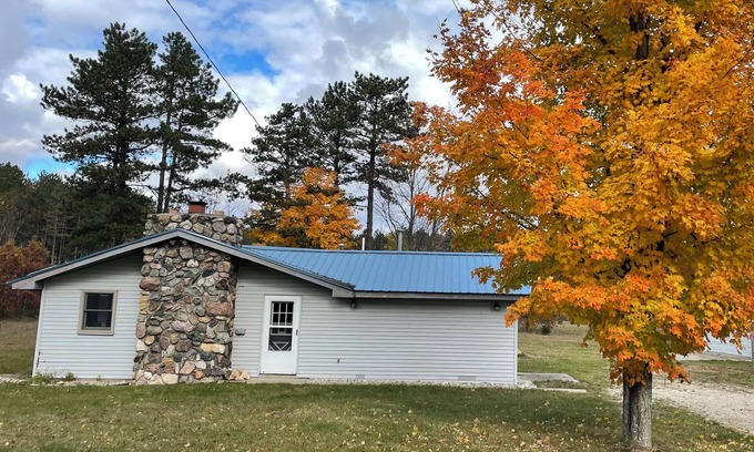Harrietta House | Cabin Retreat in Harrietta, MI