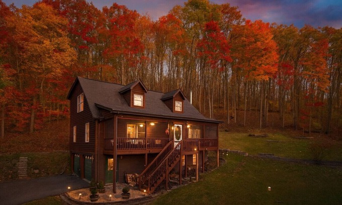 Linden Cabin | Cabin Retreat in Virginia Wine Country – Hot Tub, Theater Room & Pet-Friendly