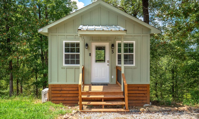 Mid America Cabin | Cabin #5 @ Rock Creek Cabins! King Bed, Great Porch, Nice Views, Pet Friendly!
