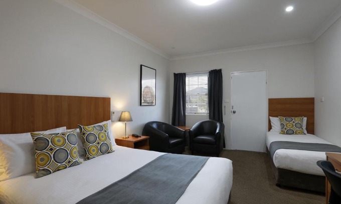 West Tamworth Hotel | Cadman Motor Inn and Apartments