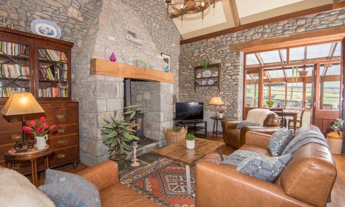 Llandovery House | Cae'r Beili