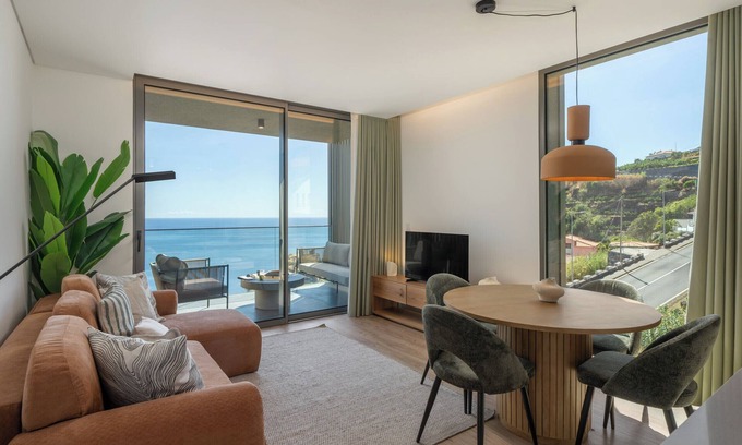Estrela da Calheta Apartment | Calheta Hills III – Modern Retreat with Sea View