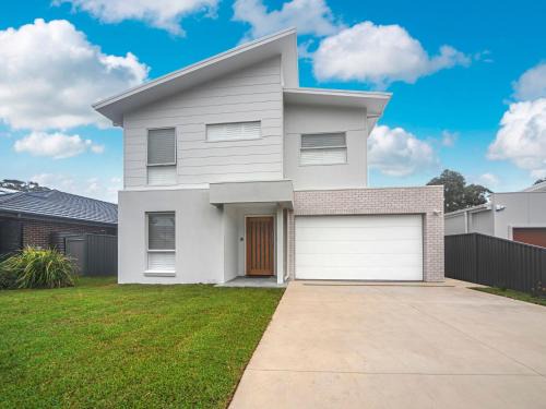 Callala Bay House | Callala Chill Jervis Bay - Short Walk to Creek
