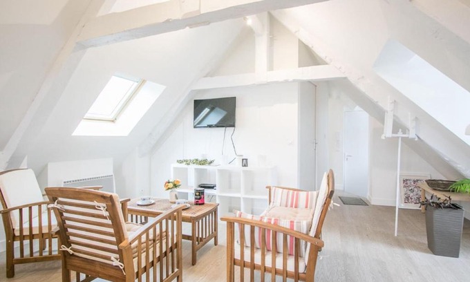 Bayeux Apartment | Calm and comfortable apartment in Bayeux, 9km from the beach