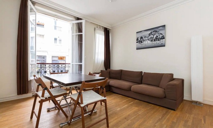 Batignolles Apartment | Calm Chateau location in the center of Paris - Ideal location