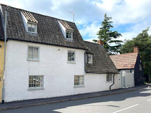 Buckden House | Cambridge Homehost - Elegant Oak Beamed House In Pretty Village