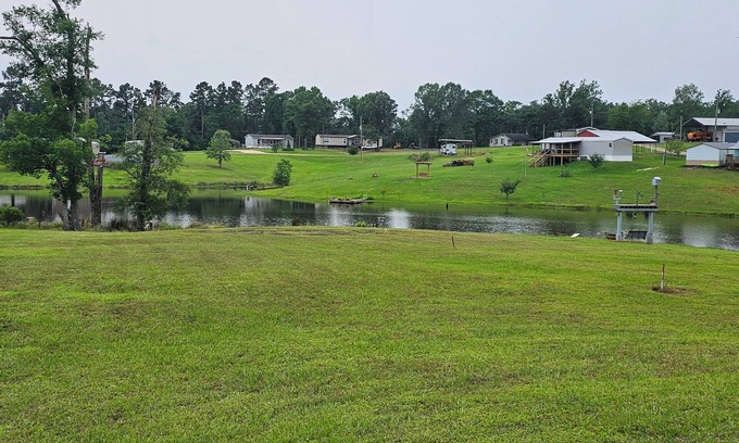 Negreet House | Camper with Private Pond