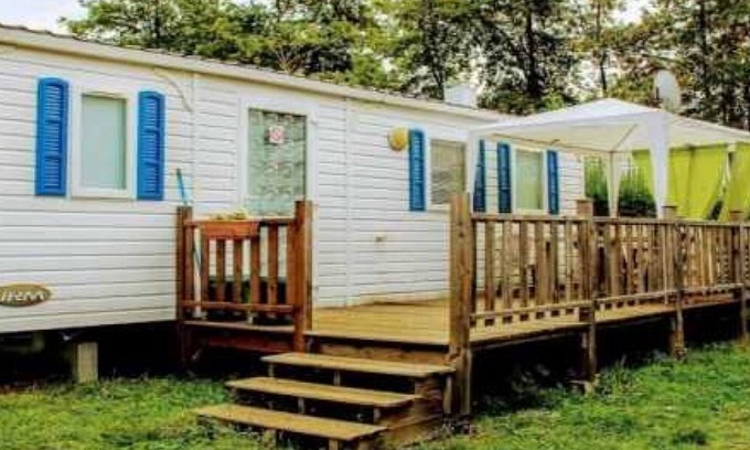 Verteillac House | Camping 3 étoiles - Piscine - eeefag