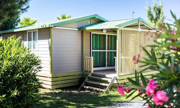 Saint-Cyprien Plage Ski Chalet | Camping Le Soleil de la Méditerranée * - Chalet Comfort 3 rooms 4 adults + 2 children with air conditioning - TV