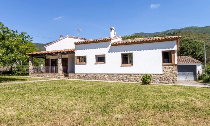 Macanet de Cabrenys House | Can Cardina - House with garden close to France