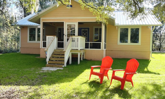 Melrose House | Can't Believe Summer's Almost Over? Wait! This is Florida! Lake, firepit, boats