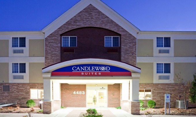 Brown Deer Hotel | Candlewood Suites Milwaukee Brown Deer by IHG