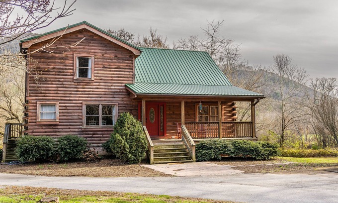Fletcher Cabin | Cane Creek Cabin less than 20mins to downtown Asheville & Biltmore