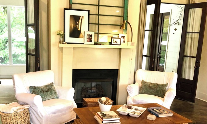 Oxford Cottage | Canterbury Cottage-Charming Home 3 miles from the Square-Sleeps 8