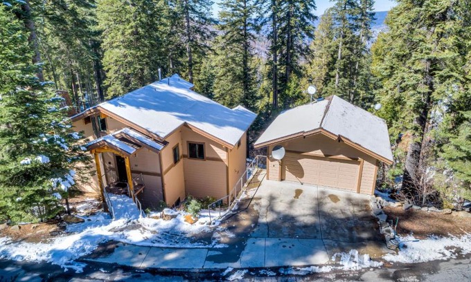 Yosemite West House | Canyons Crest