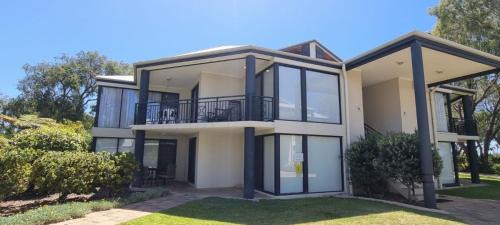 Broadwater House | Cape View Beach Resort - Endless Summer