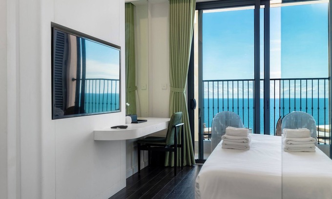 An Thoi Hotel | Capella Apartment Fireworks & Ocean View