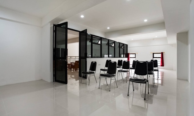 Cimahi Hotel | Capital O 3463 Cimahi Guest House