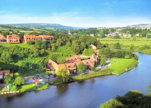 Ruswarp House | Captain Cook Riverside Walk