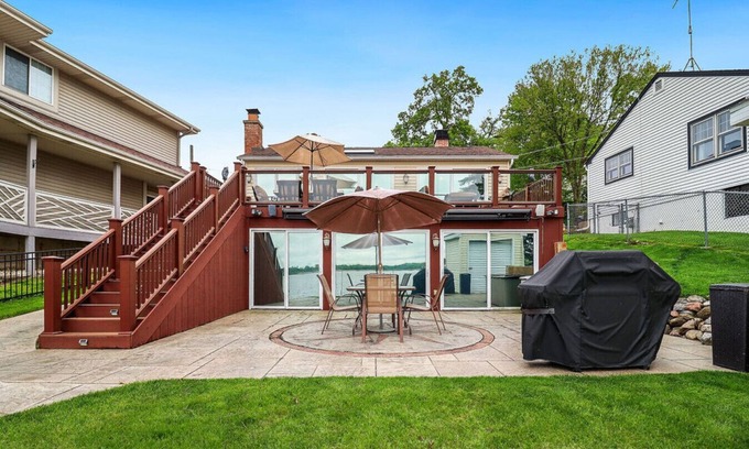 Fox Lake House | Captain`s Quarters 2/2 Lake Life Dream Home with Hot Tub